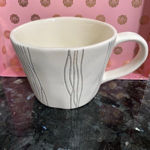 Mug CREAM W/ GRAY BARK ENGRAVING by POTTERS STUDIO